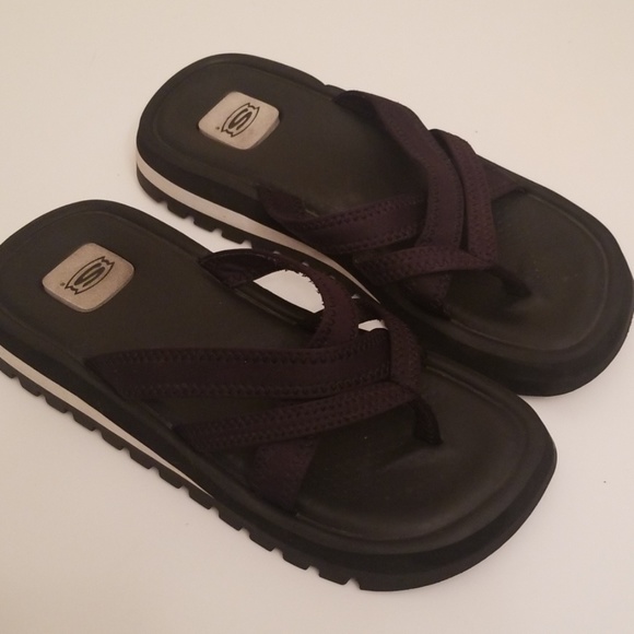 sketchers black sandals